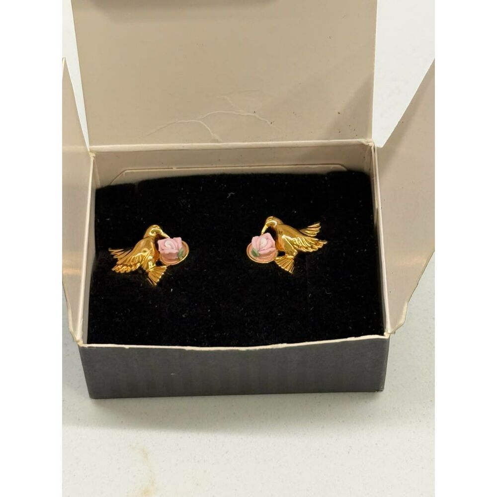 Avon Vintage 1980-1990's Goldtone Hummingbird Pink Rose Pierced Earrings